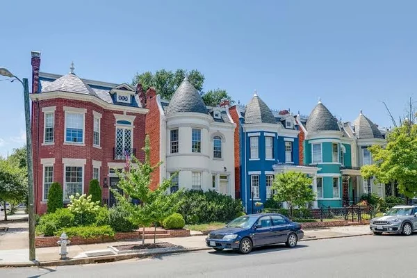 Tree-lined street in the Fan District, Richmond, VA